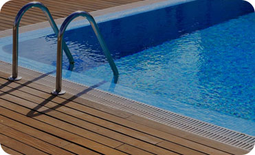 pool ladder in pool